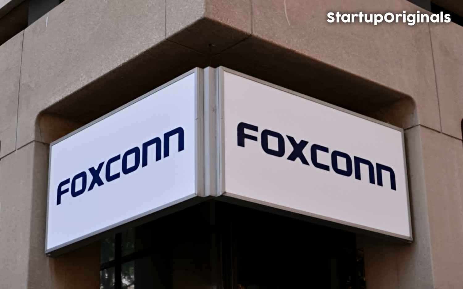 Foxconn Recalls 300 Chinese Engineers from India amid Diplomatic Shifts